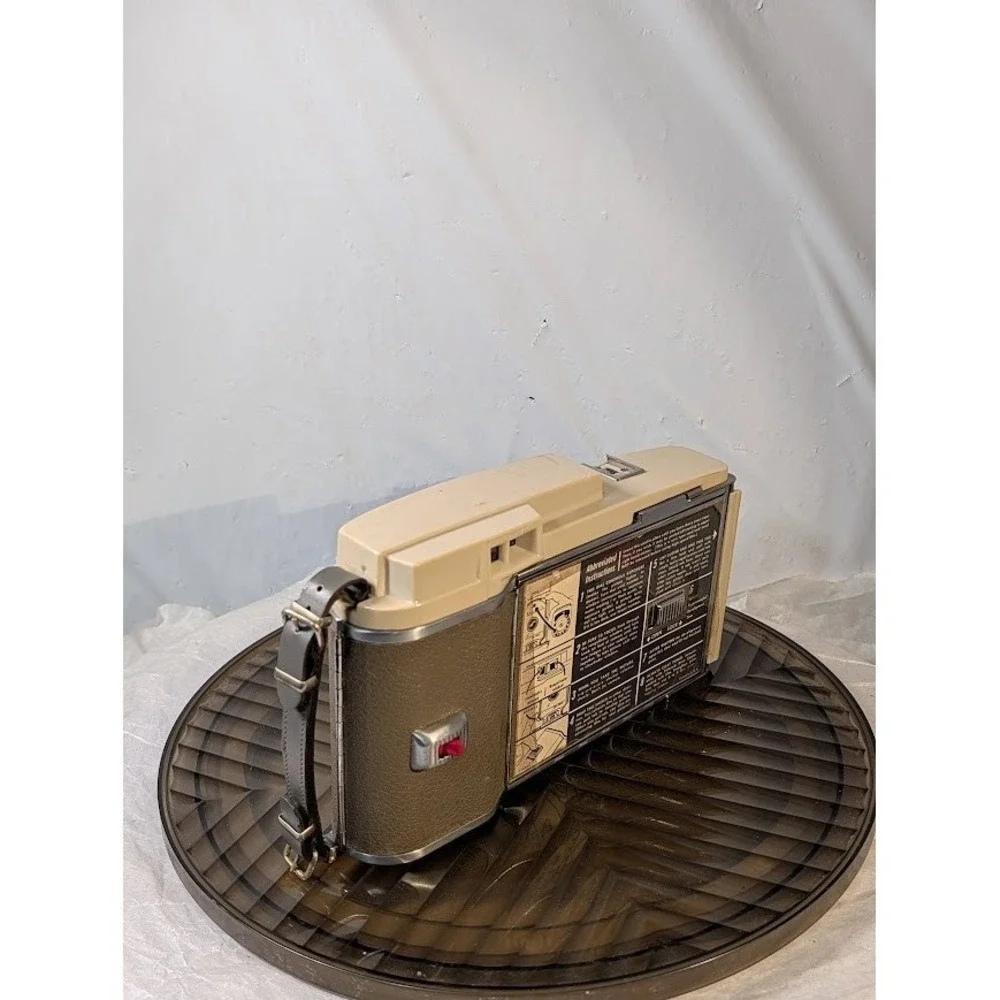 Vintage Polaroid Land Camera Model 800 Folding Instant Camera Tan Brown‎ Retro